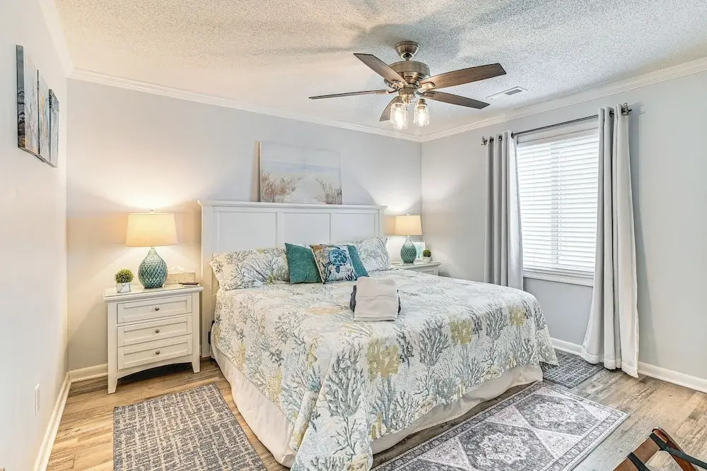 On-the-beach Escape: Oceanfront in Surfside!