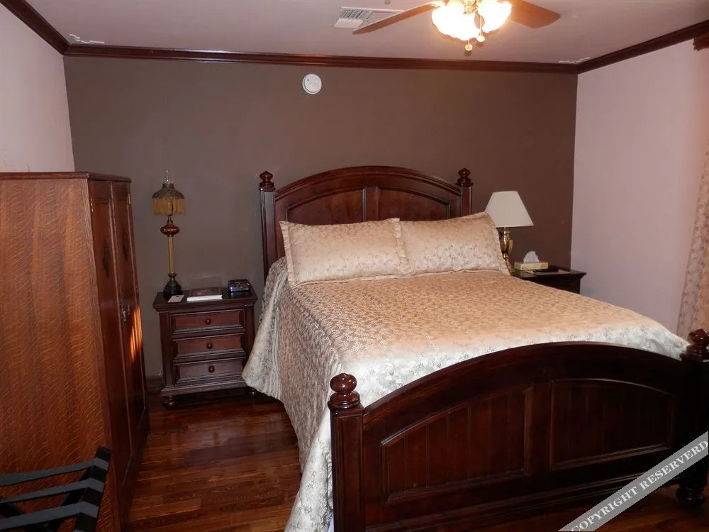 GasLight Inn