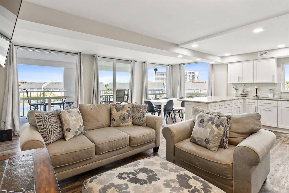 Shoreline Towers 3031 3 Bedroom Condo