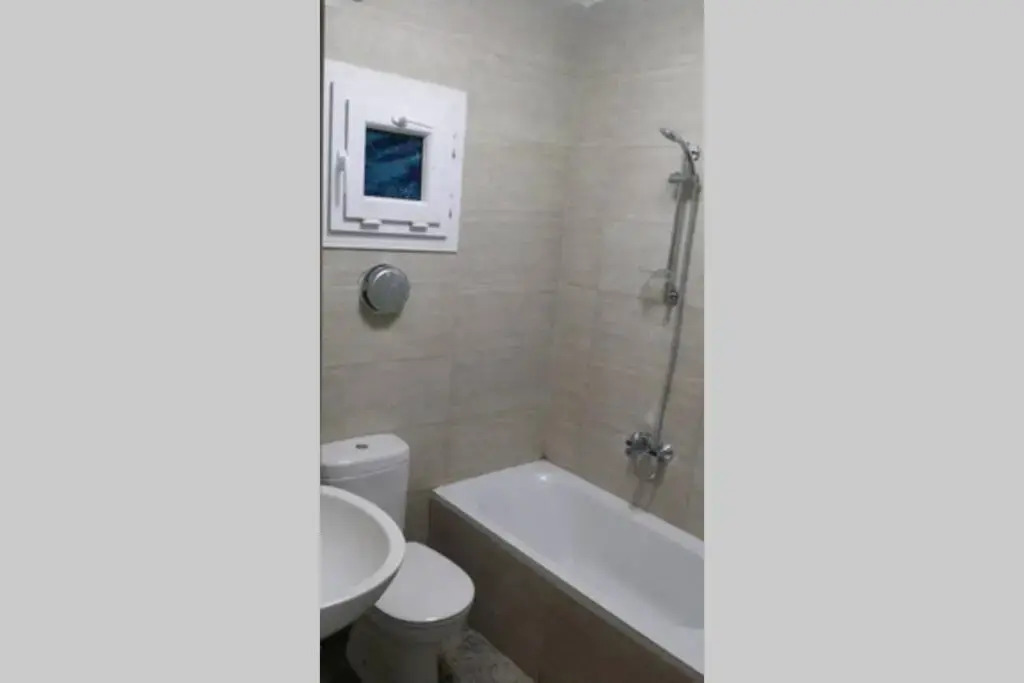 Sunny modern apartment with good internet, near from city center of Alexandria