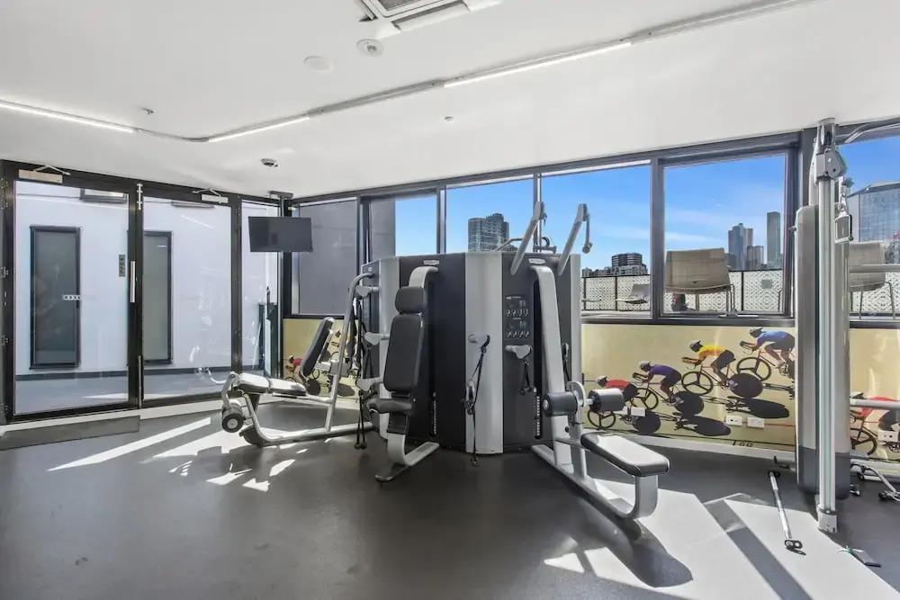 Chic 1-bed With Harbour Views & Pool by Tram Line