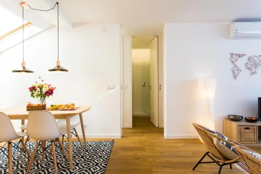 Amazing City Center 2 bdr flat!