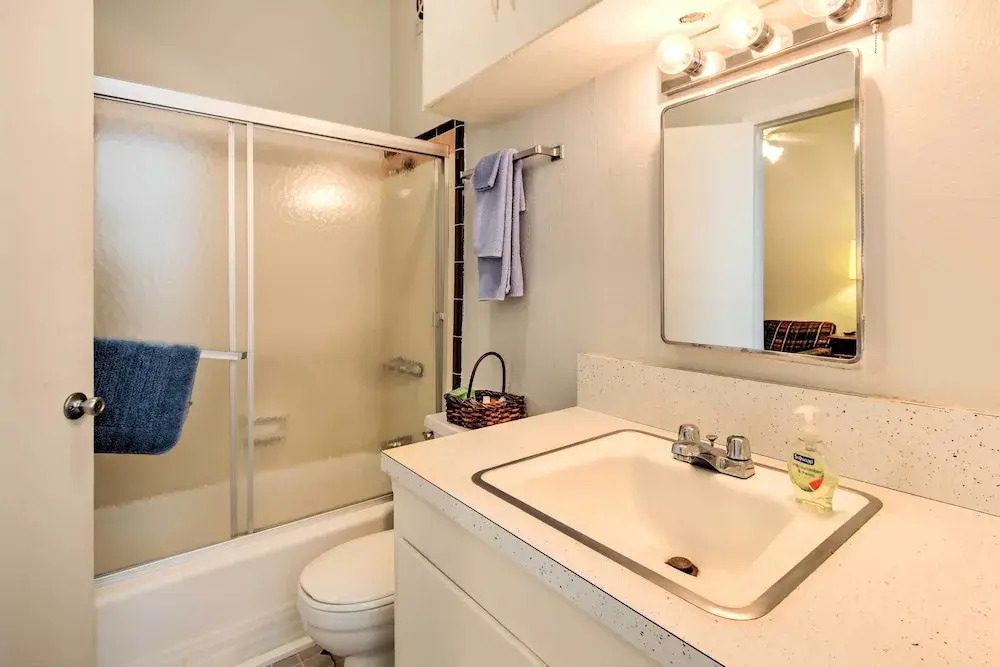 Historic Galveston Apartment - 1 Mi to The Strand!