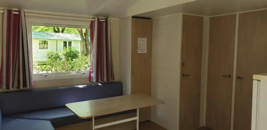 Camping Avec Piscine et Rivière à Tournon sur Rhône Ardèche "Les Foulons"