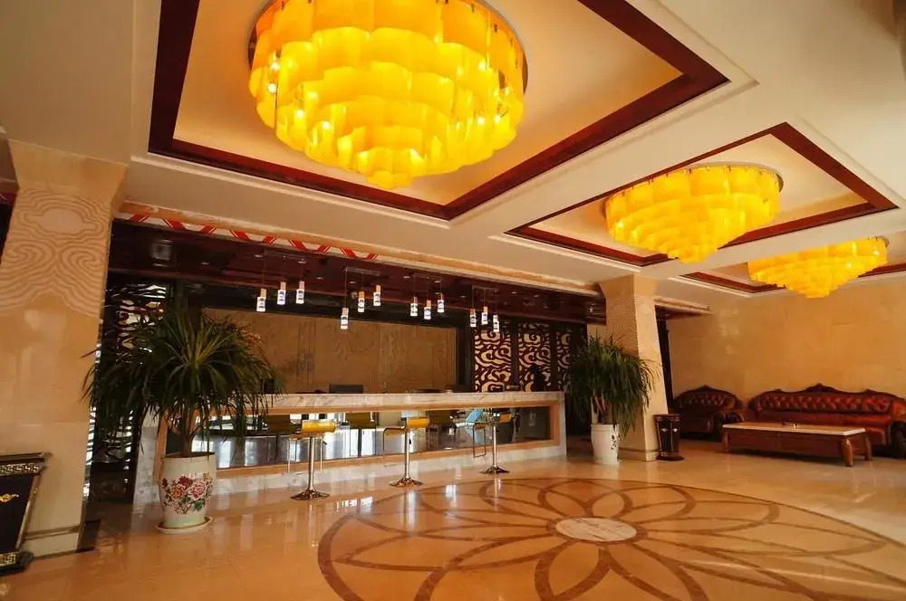 Sunshine Holiday Hotel