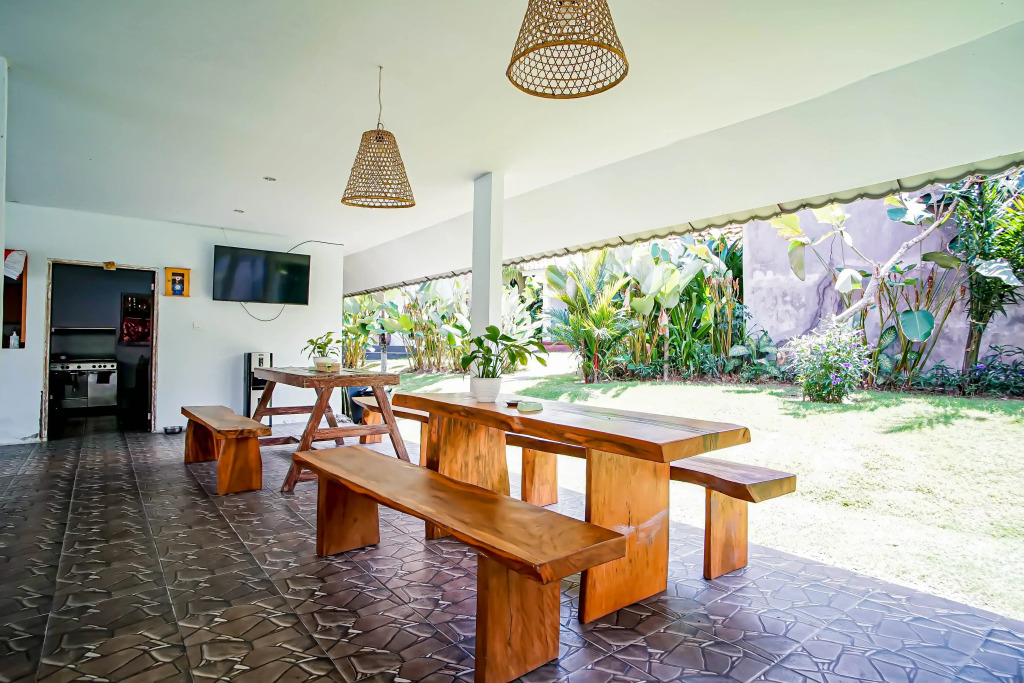 Agung Wiwin Homestay & Restaurant