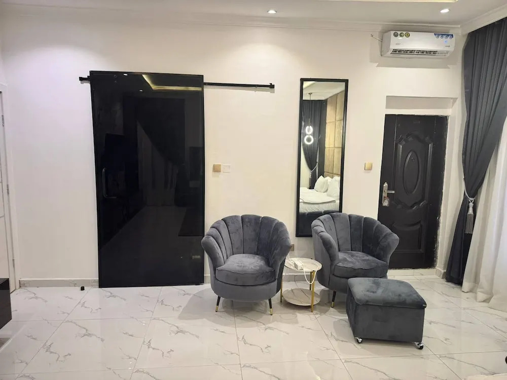 Serene Oasis in Lagos - Private Pool & Relaxing Ambiance