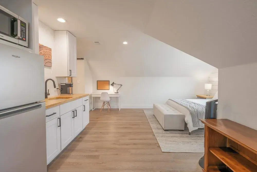 Scarlet Ridge Retreat - Near Wineries & DT Austin!