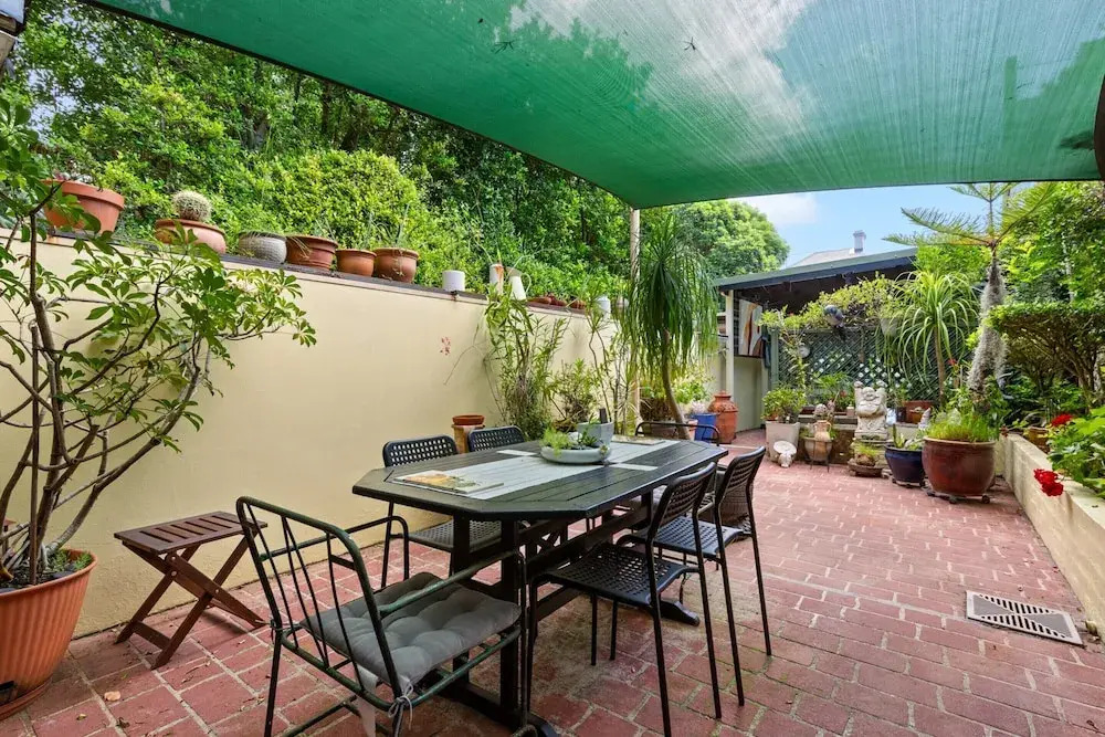 Spacious 2-bed Townhouse With Garage & Patio