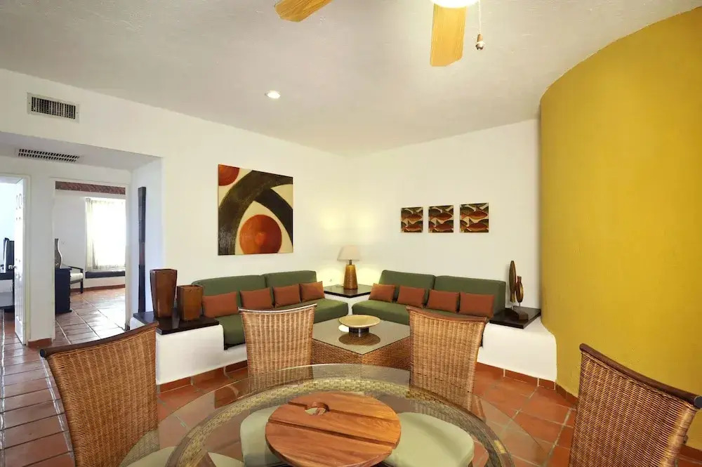 Las Palmas Condominios