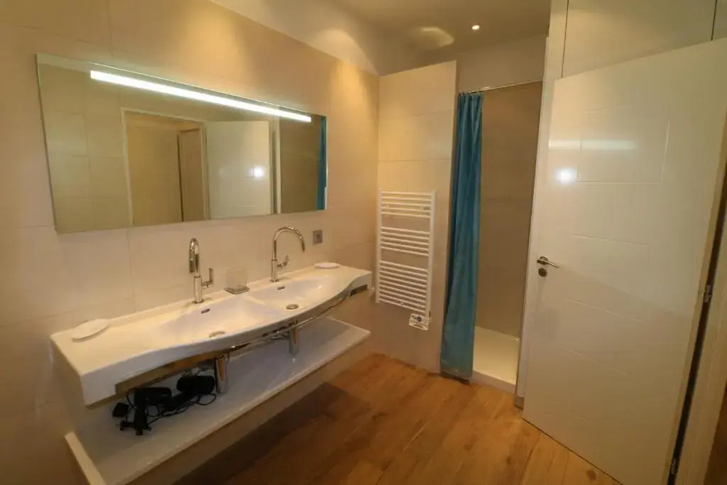 Luxury, central 3 bedroom, 3 bathrooms 5 mins from the Palais 410