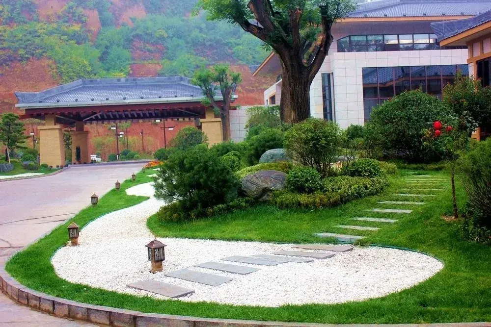 Shengtang Yishe Hot Spring Resort Hotel