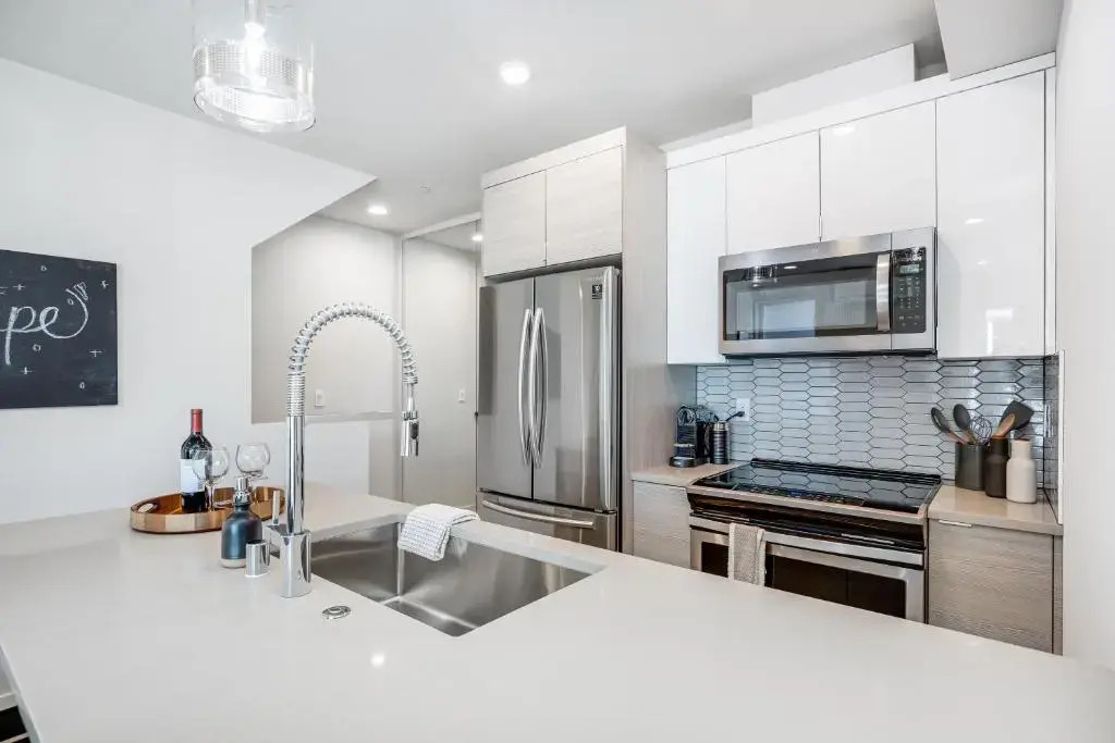 Rooftop Patio with Waterview, Private Garden & Grill 3BR 3BA