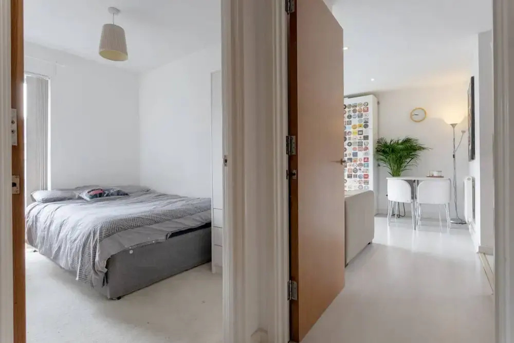 Modern and Bright 2 Bedroom Flat Near Burgess Park in Peckham