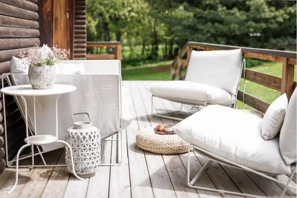 Spacious, contemporary 5Br Chalet with glacial views