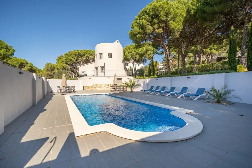 Holiday Home in Lescala Near Platja Cala Montgo