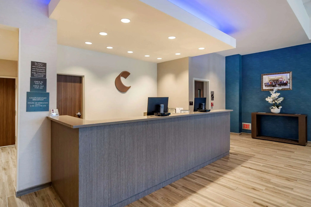 Comfort Suites Grandview - Kansas City