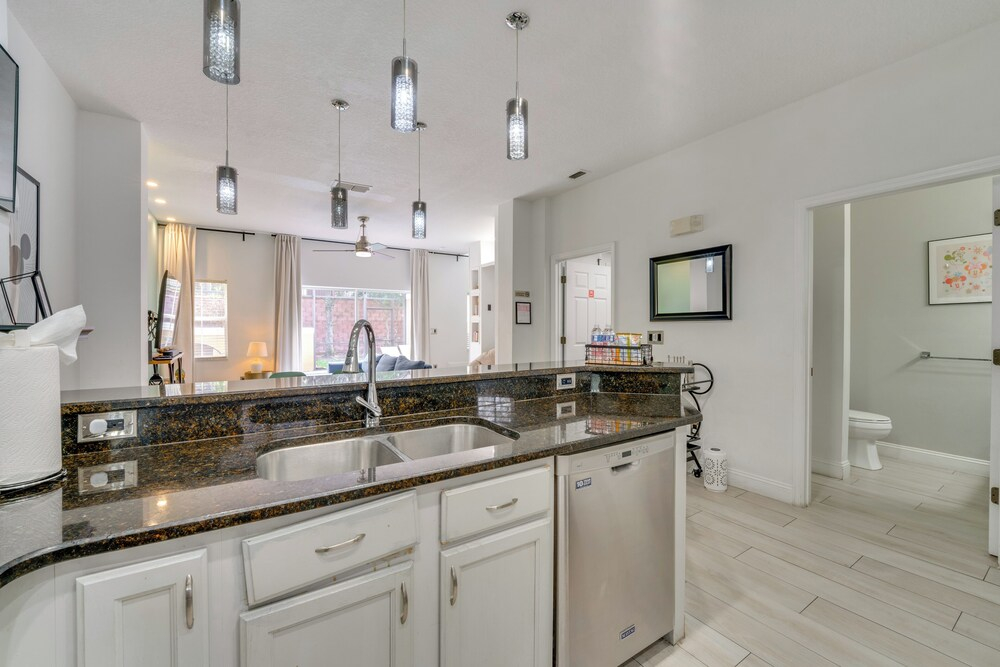 4 Mi to Disney: Family Home w/ Private Pool!