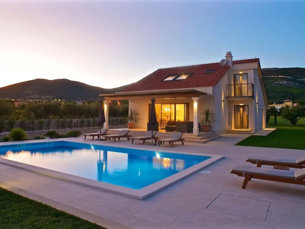 Modern Villa in Kaštel Novi With Private Pool