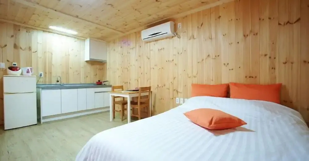 Gotjawal Geomunoreum Pension