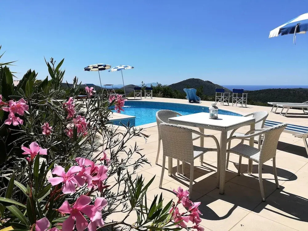 Holiday Resorts for 10 Persons, With Swimming Pool, Wifi and air Conditioner