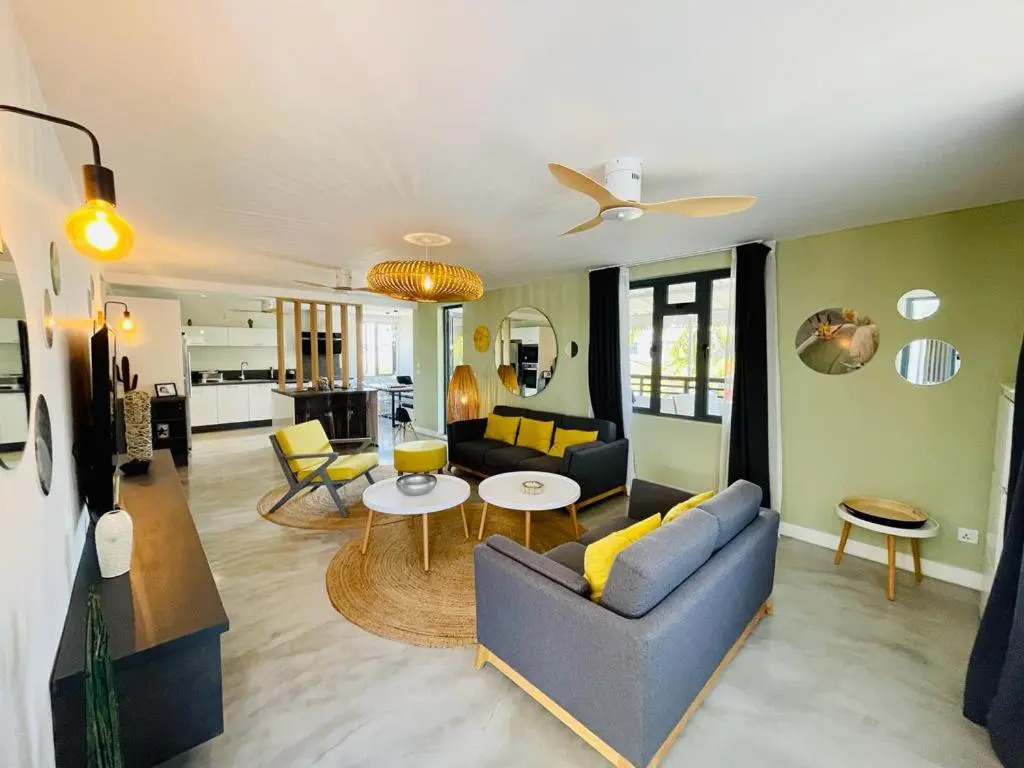 Modern apartment - Excellent location 50m from the beach, restaurants, bars, shops