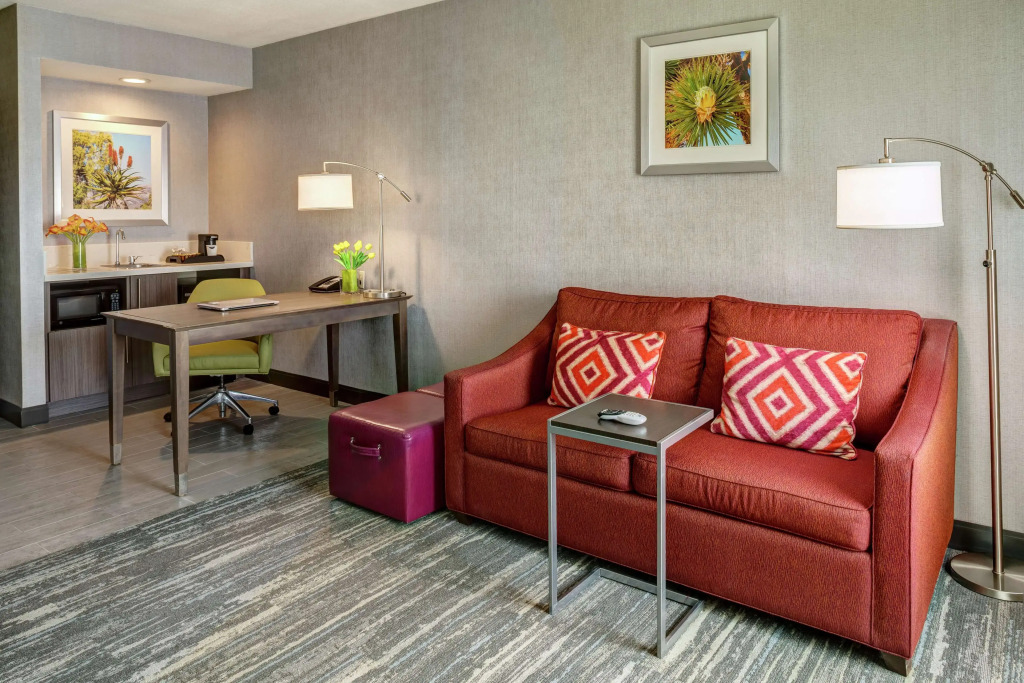 Hampton Inn & Suites Palm Desert