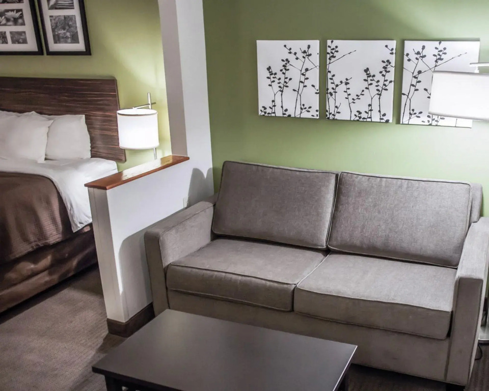 Garner Hotel Topeka West by IHG