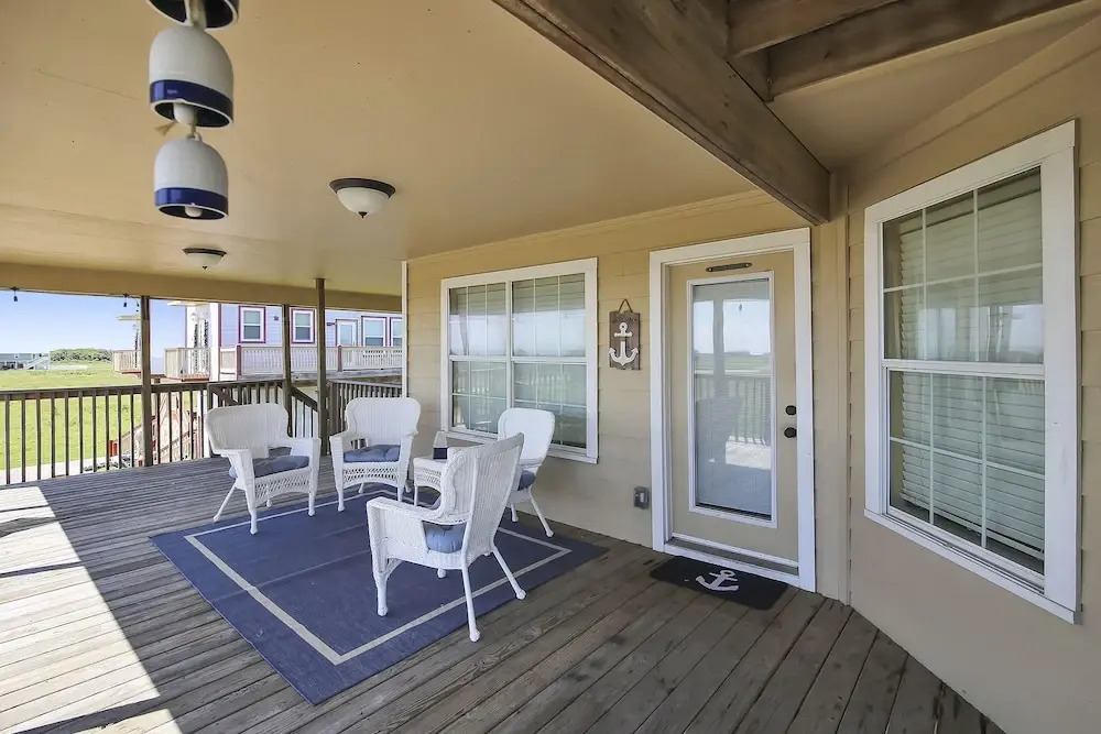 Beach Retreat 4 Bedrooms 2.5 Bathrooms Home