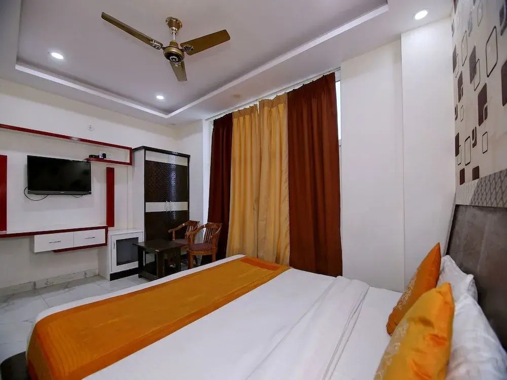 Treebo Green View, Noida