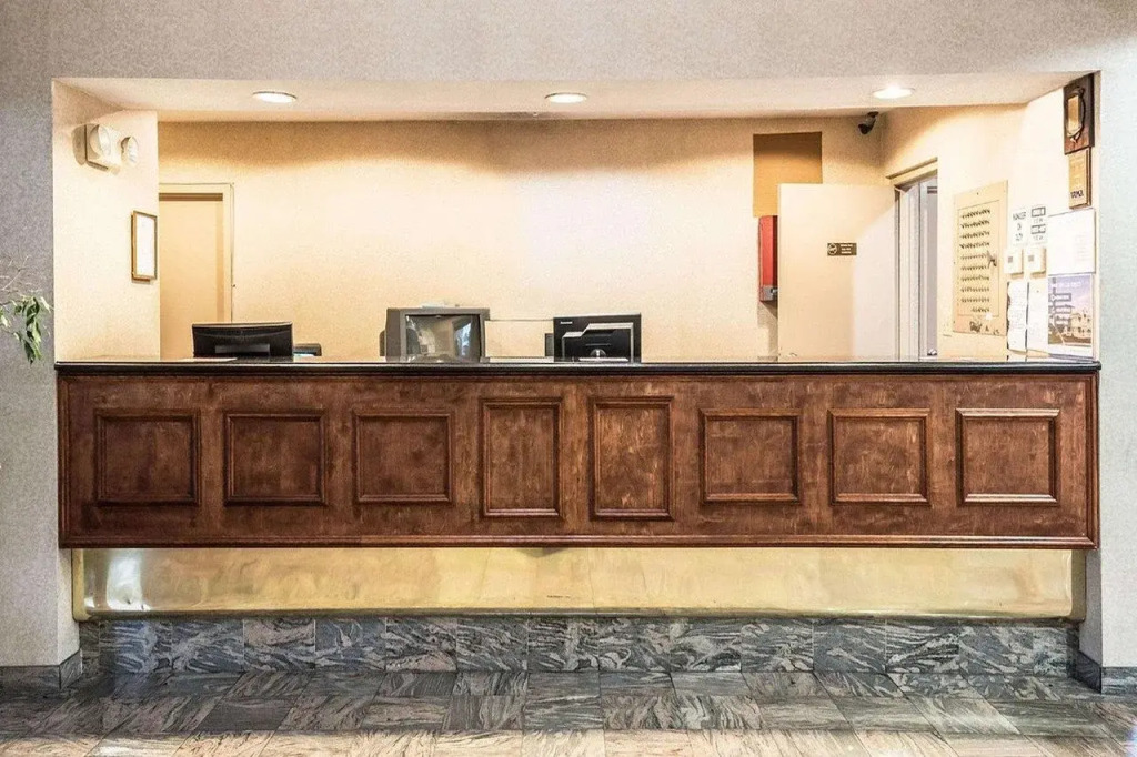 Studios and Suites 4 Less Emporia