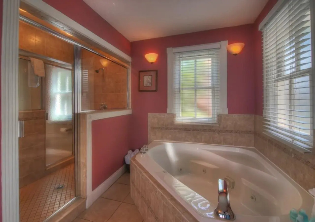 Bayfront Westcott House Bed & Breakfast