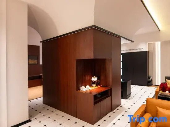 WuYu Hotel（Beibei District Government Zhuang Yuan Bei Light Rail station)