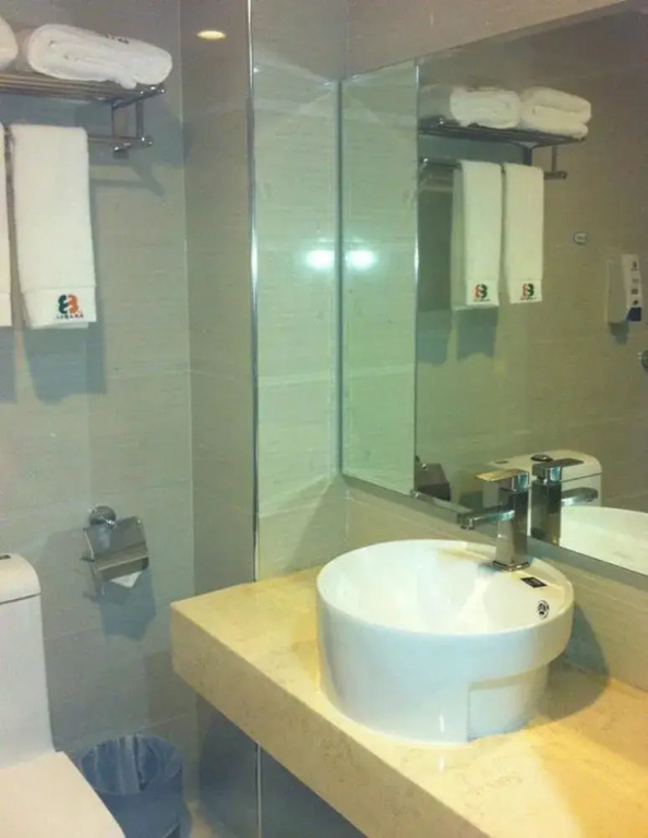 8 Inns Shenzhen Lianhua Moutain