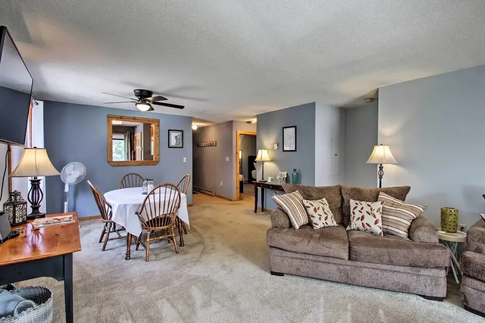 Lincoln Condo w/ Balcony - 6 Mi to Loon Mtn!