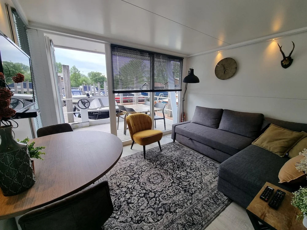 Houseboat Havana