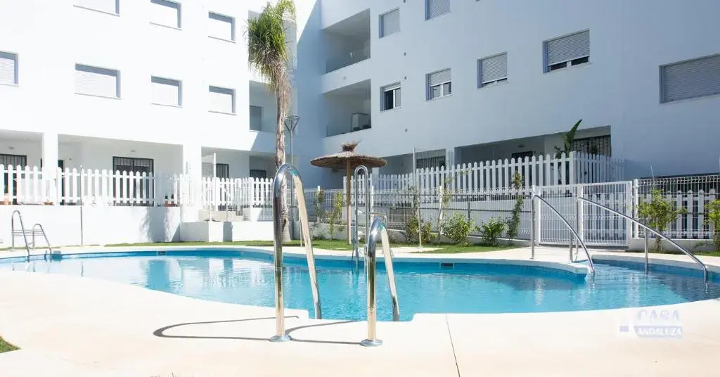 Comfortable apartment with shared pool, garage and at only 5 min walk from Los Bateles beach
