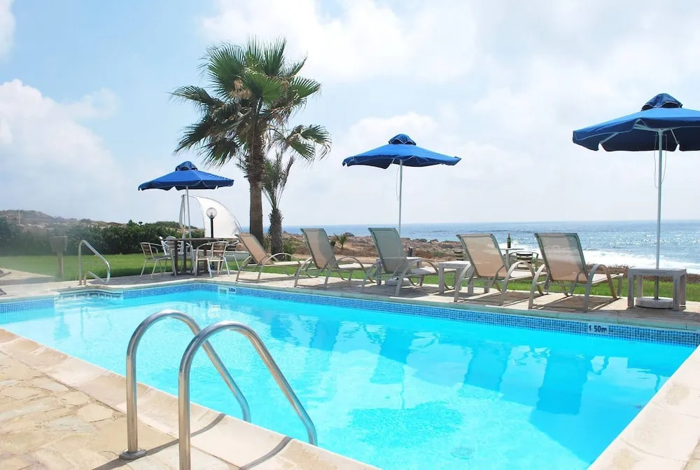 Sea Front Villa With Private HEATED Pool, Quiet area Paphos 322