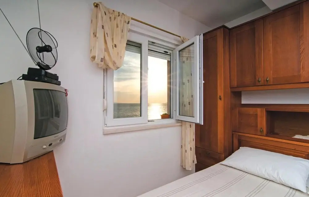 Amazing Home in Podstrana With Wifi and 2 Bedrooms