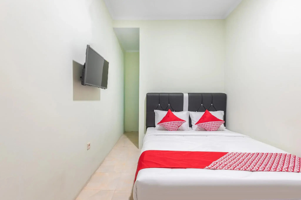 Mahkota Sivali near Soekarno Hatta Airport Mitra RedDoorz