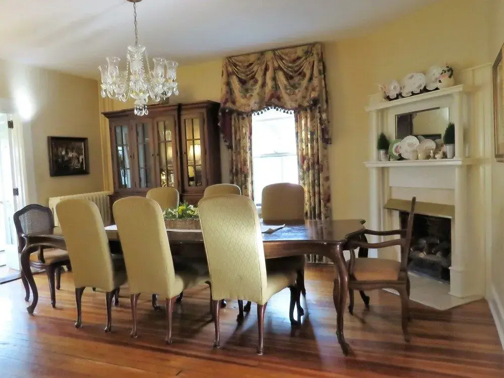 Pinecrest Bed & Breakfast