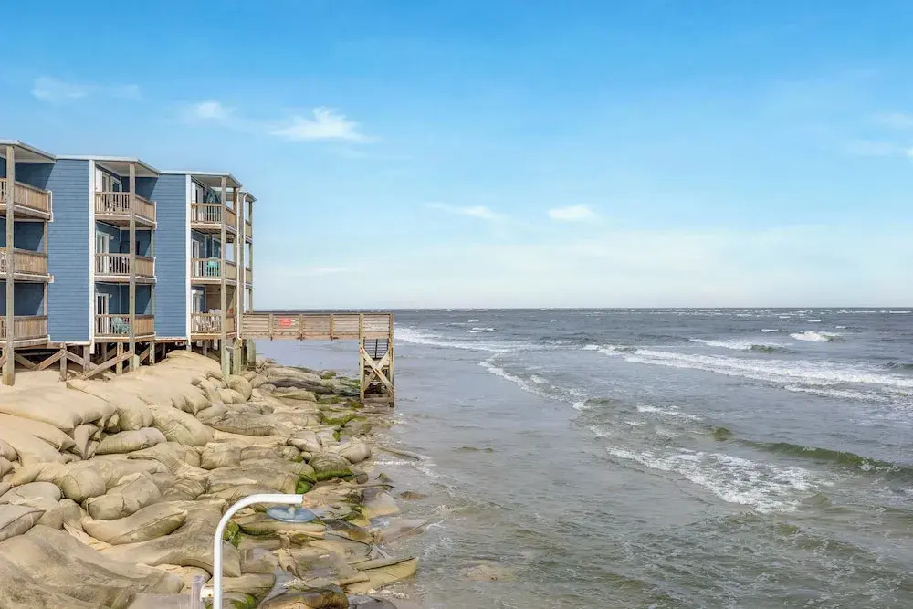 Steps to Sand! 3rd-floor North Topsail Beach Condo