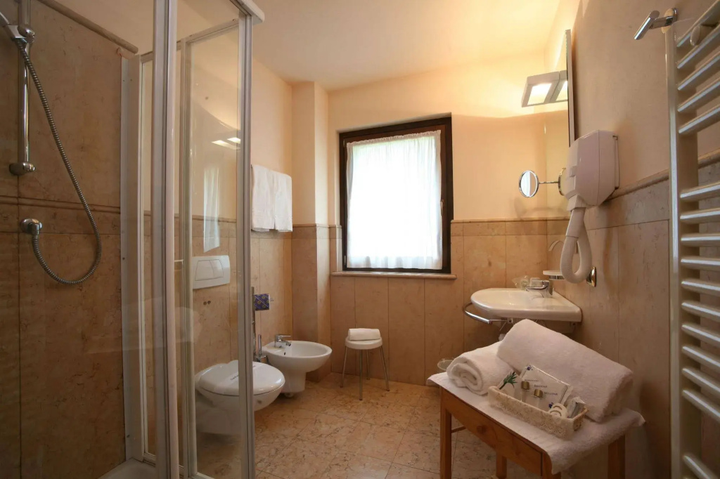 Paradise Hotel & Wellness