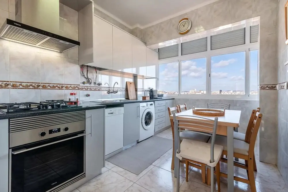Guestready - Bright 2BR Apartment in the Heart of Graça
