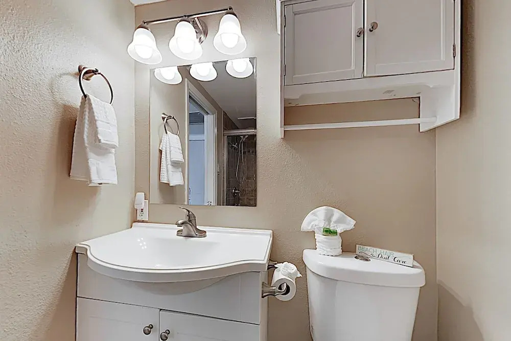 Updated Shorefront W/ Pool - Walk To Waves! 2 Bedroom Condo