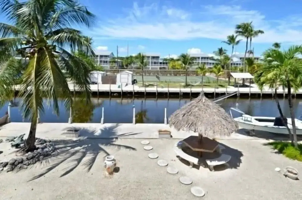 Beautiful 2 bedroom with Boat Slip 2 Home by RedAwning