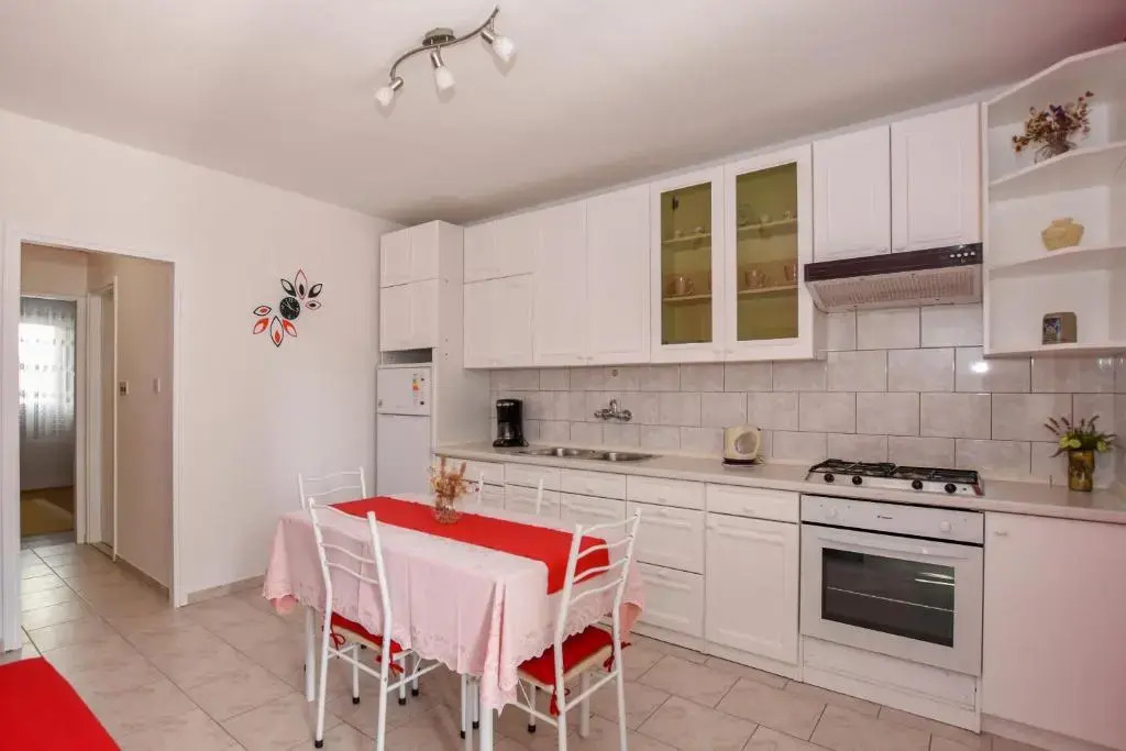 Apartments with parking space Pag - 18848