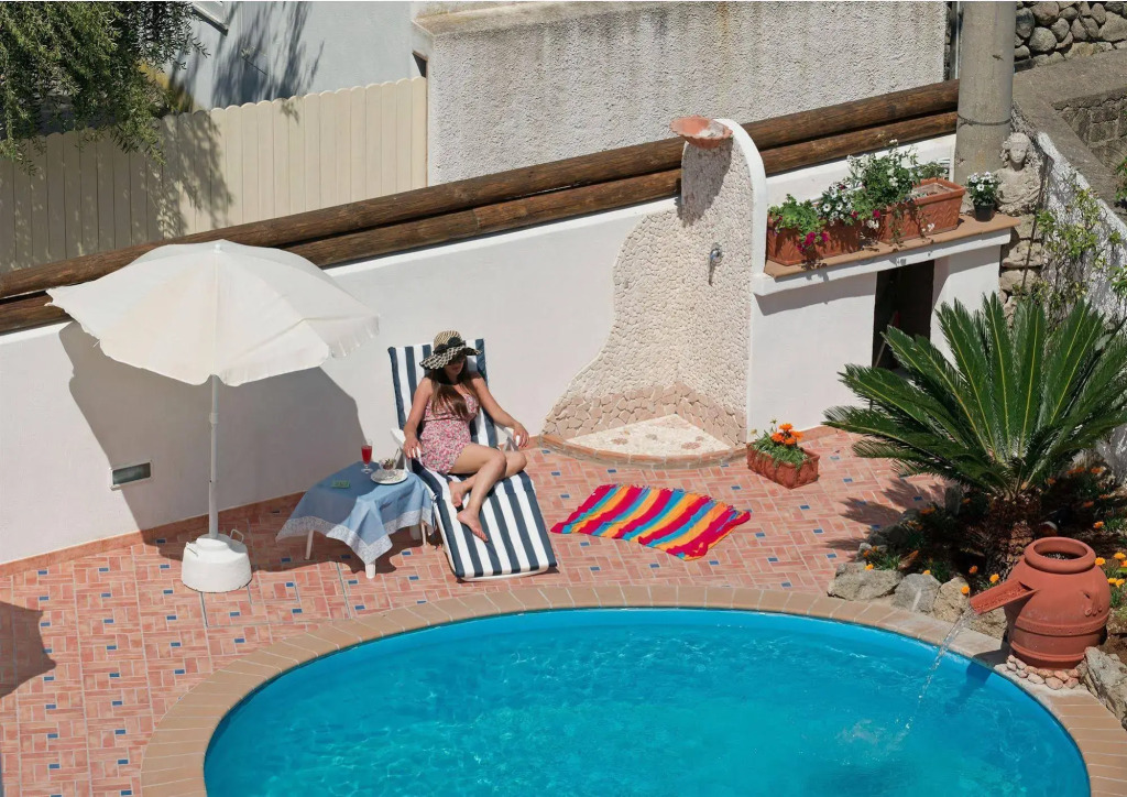 Iris Hotel