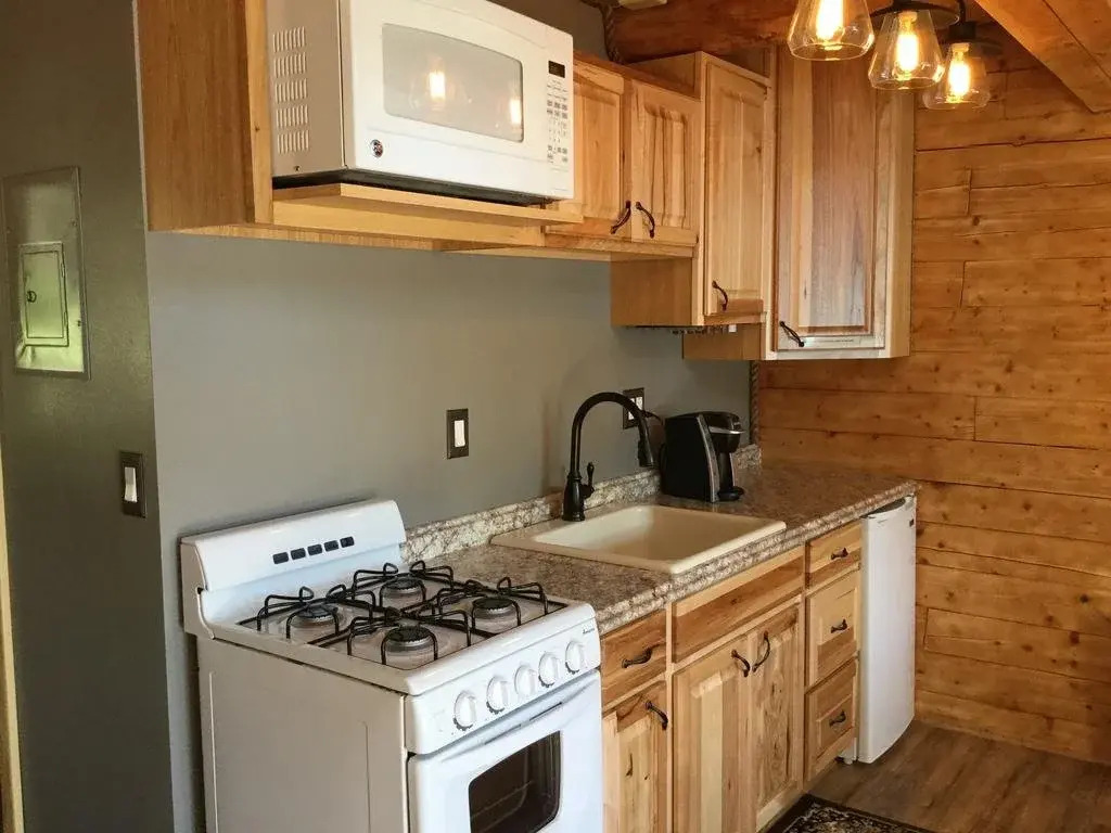 Renfro's Lakeside Retreat - Cabin's and R.V. Park