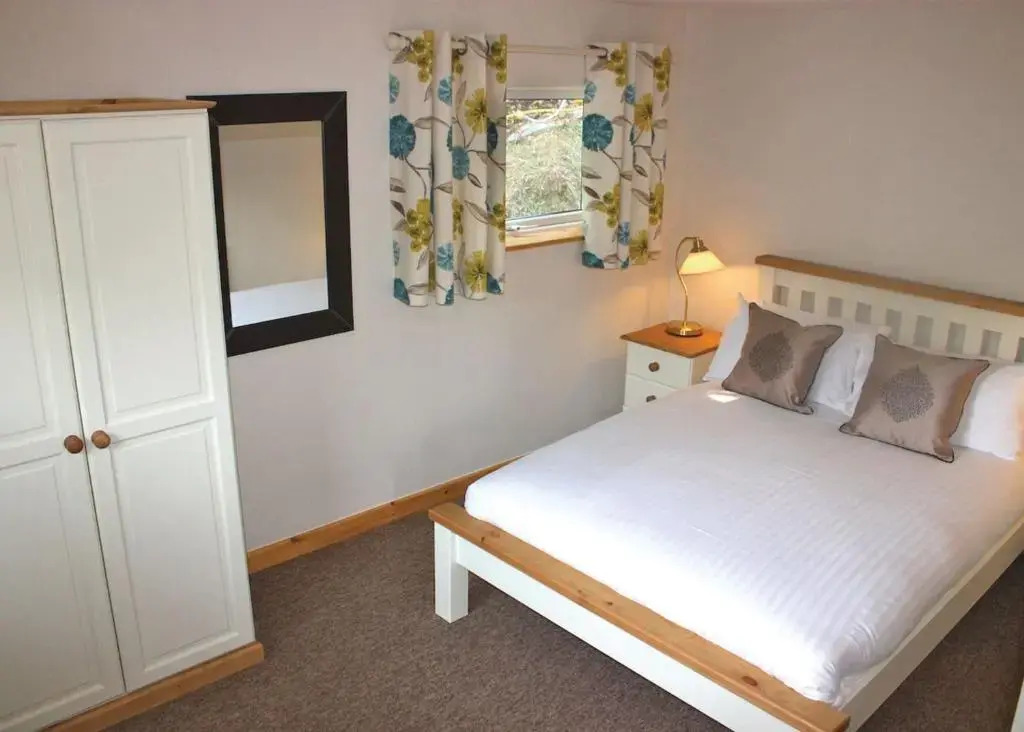 Ivyleaf Combe Lodges